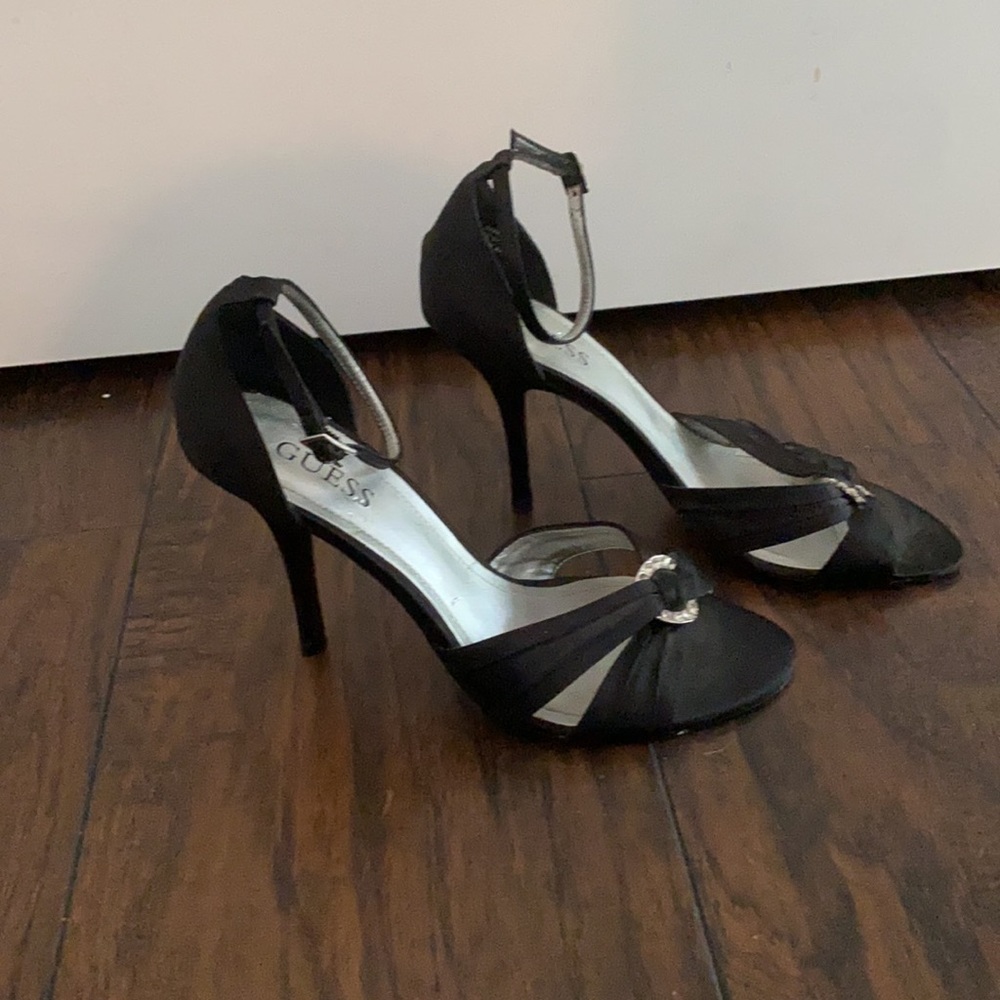 Black guess heels - Picture 2 of 2
